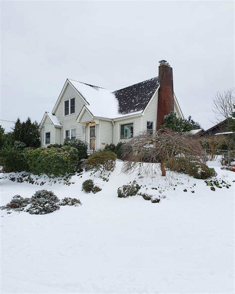 Snow in Portland: Urban skiing & sledging for groceries