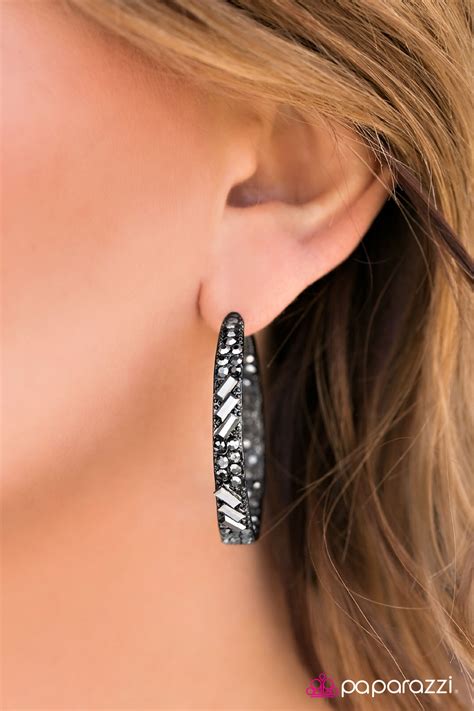 Paparazzi Accessories Glitzy By Association Black