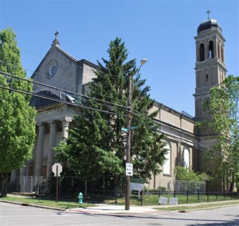 Tour Holy Cross Neighborhood Pocketsights