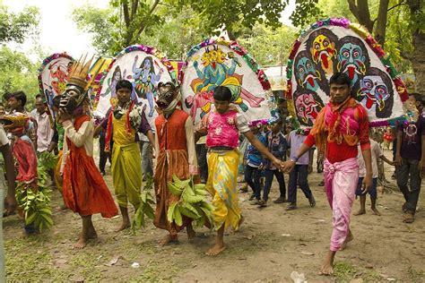 Explore the West Bengal's Folk Dance Traditions