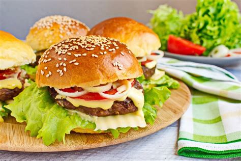 Easy Beef Burger Recipe - Cook.me Recipes