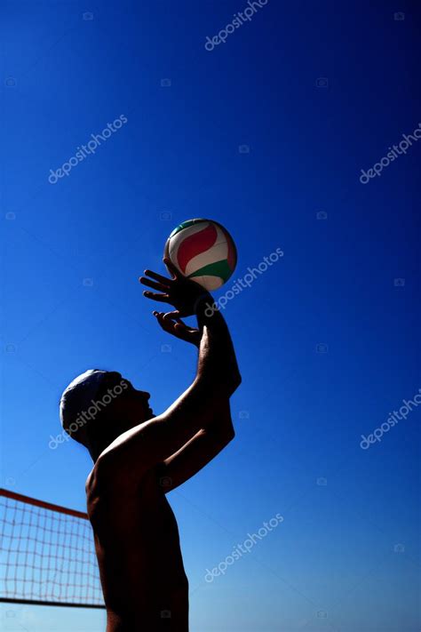 Mann Spielt Volleyball Stockfoto Erstudio 89771496