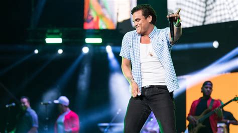 Video Arrojaron Objeto A Silvestre Dangond En Pleno Concierto