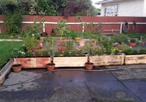 Elevated Pallet Garden Planters Pallets