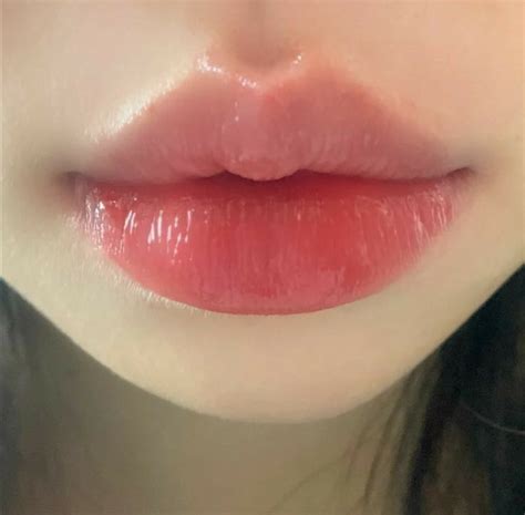 Pin by Jemi s on beauty 小姑娘 Heart shaped lips Big lips Perfect lips