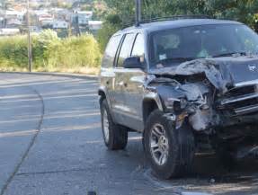 Ancud conductor impacta y derriba un poste en población Fátima