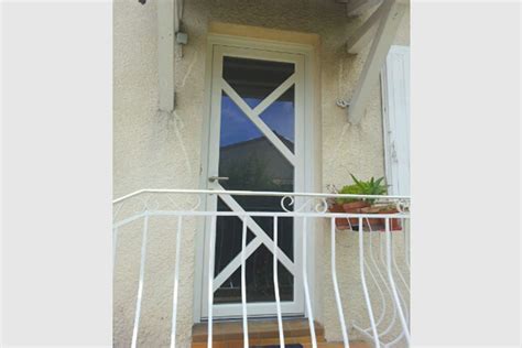 Porte dentrée en PVC blanc GMA Fenêtres Alès