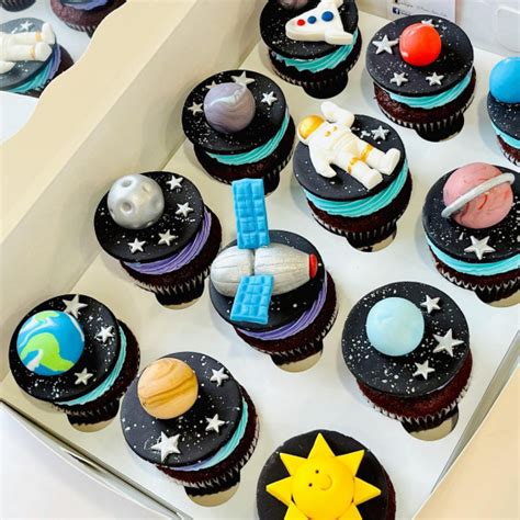 45 Cupcake Decorating Ideas For Every Occasion : Outer Space Theme Cupcakes