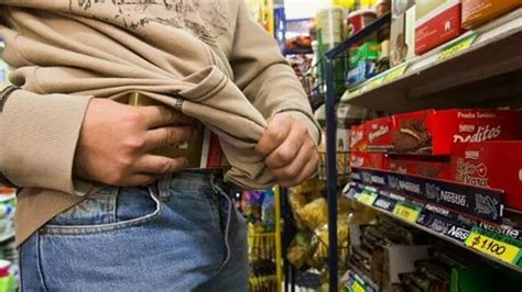 Dos detenidos por robar mercadería en supermercados de Capital