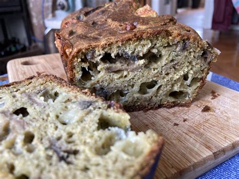 Cake au pesto à l ail des ours mozzarella champignons Marie s