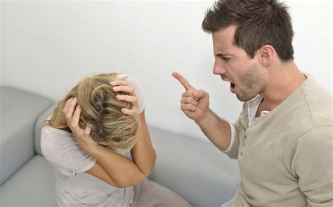 15 Common Signs Of An Abusive Relationship