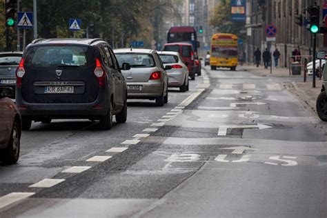 Krak W B D Ata Dziury Na Alejach Trzech Wieszcz W Dziennik Polski