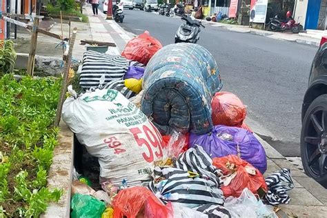 Jorok 2 Hari Sampah Di Jalan Nusantara Bangli Tak Diangkut Kepala DLH