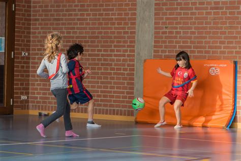 Fussball In Der Schule Spiele Leiten Mobilesport Ch