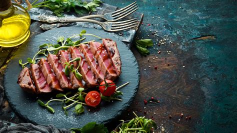 The Best Ways To Cook Tuna Steak Without It Drying Out