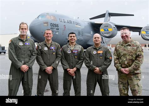 Distinguished Flying Cross Recipients Pose For A Photo With Maj Gen