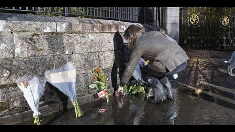 Mort De La Reine Elizabeth Ii Devant Balmoral Le Recueillement Des