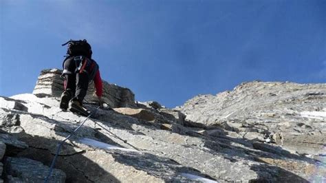 Alpinista Muore Sul Gran Paradiso Una Cordata Lo Vede Precipitare Per