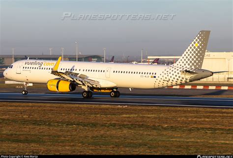 EC MJR Vueling Airbus A321 231 WL Photo By Kees Marijs ID 1552572