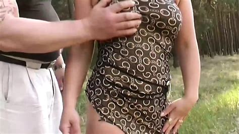 Een Geile Brunette Babe Uit Duitsland Wordt In Het Bos Geneukt Door Twee Harde Pikken XHamster