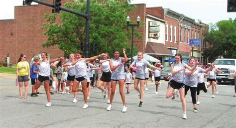 Heritage Days Parade Draws A Large Crowd Despite The Heat Boonville