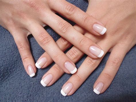 Pose de vernis semi permanent French ou Déco Escale Douce Heure