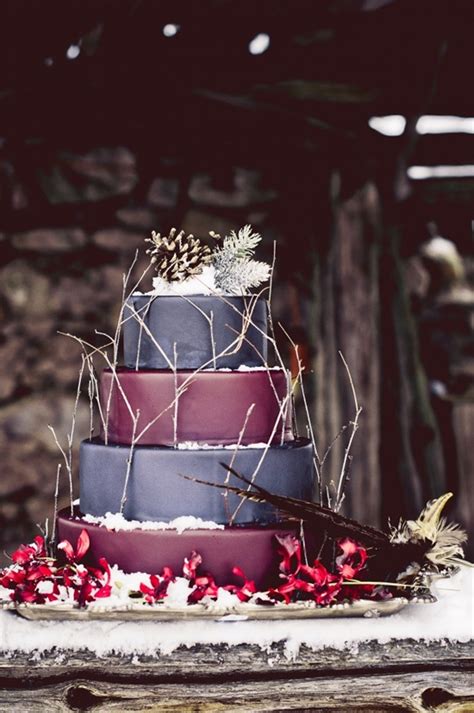 15 Gorgeous Winter Wedding Cakes