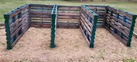 How To Make Compost Bays From Recycled Pallets