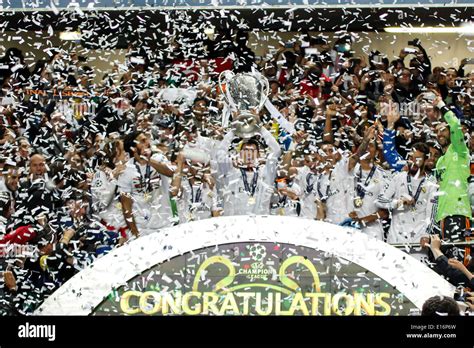 Real Madrid team celebrates the title of champion in UEFA Champions ...