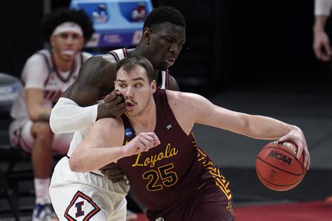 Loyola Chicago Basketball March Madness / Nun-and-done: Loyola Chicago ...