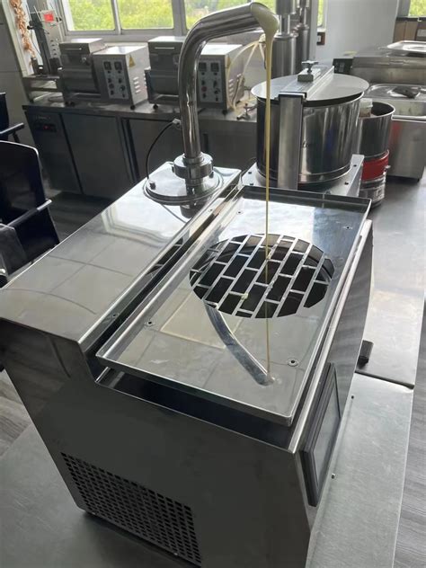 Automatic Chocolate Dispenser Tempering Machine by Kuite
