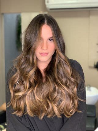 Illuminated Brunette Tout Savoir De Cette Technique De Balayage Ultra