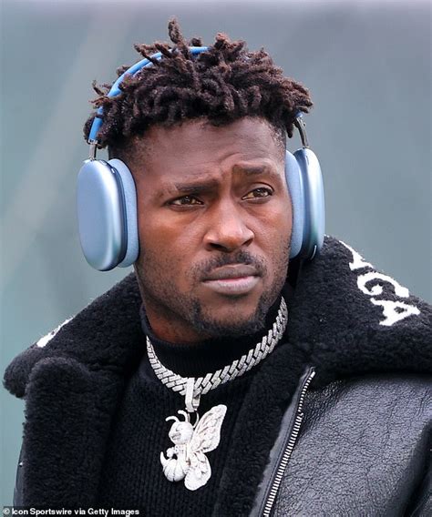 Troubled Bucs Star Antonio Brown Plays Down Naked Clip That Shows Him Twerking In Woman S Face