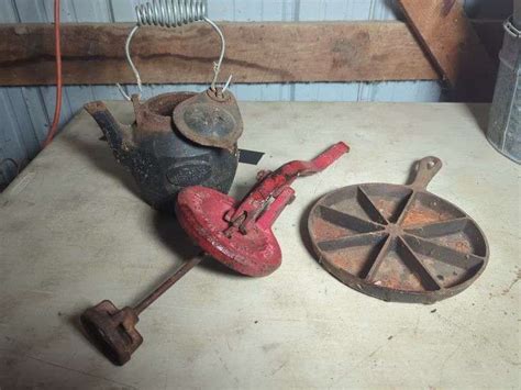 B Cast Iron Tea Kettle Cornbread Skillet Ford Brothers Inc