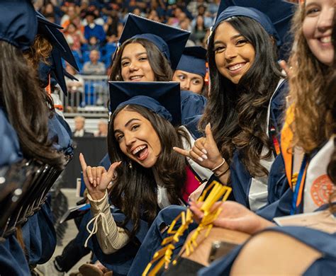 Traditions help UTSA graduates stand out at Commencement | UTSA Today