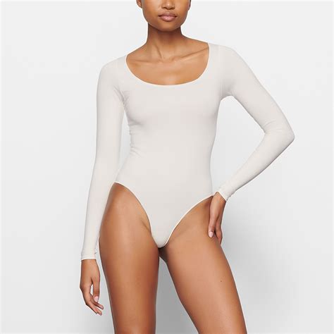 Essential Long Sleeve Scoop Neck Bodysuit Marble Skims