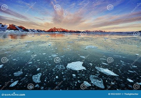 Iceberg Que Flutua No Fiorde De Greenland Imagem De Stock Imagem De