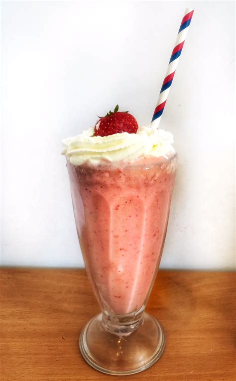 Milkshakes Fraises Chocolat Banane Et Vanille Aux Fourneaux Avec