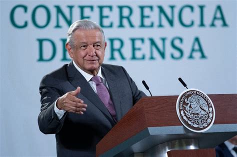 AMLO plantea eliminar constancia de situación fiscal