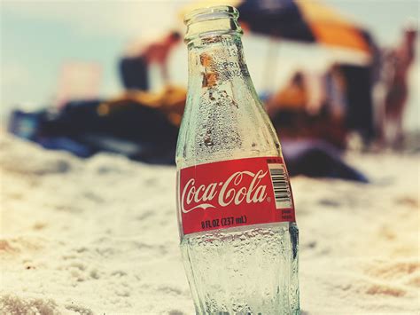 ¿por Qué Coca Cola Utiliza El Color Rojo En Sus Botellas Y Latas