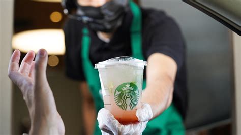 The Starbucks Mobile Order Trick To Cut Down Drive-Thru Waiting Time