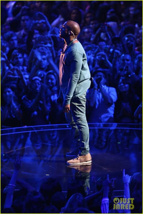 Photo Kanye West Vmas Performance Of Blood On The Leaves Watch Now 02