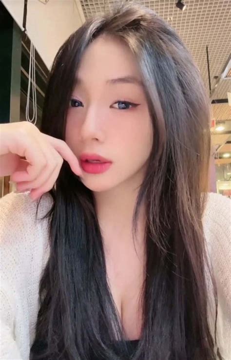 99 Ảnh hot tiktoker Trần Hà Linh lộ clip gây sốt