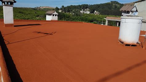 IMPERMEABILIZADA Y AISLADA TERMICAMENTE CON CORCHO PROYECTADO