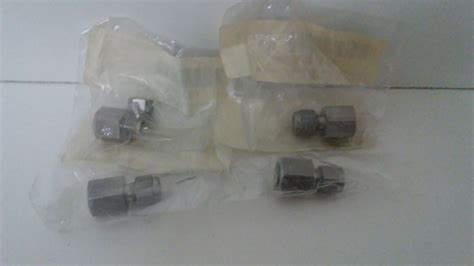 LOT OF 4 NEW SSP 1 4 TUBE X 1 4 FNPT SS STRAIGHT CONNECTORS