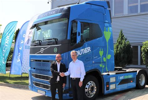 Volvo Trucks Rom Nia A Livrat Primul Autotractor Volvo Fh Electric