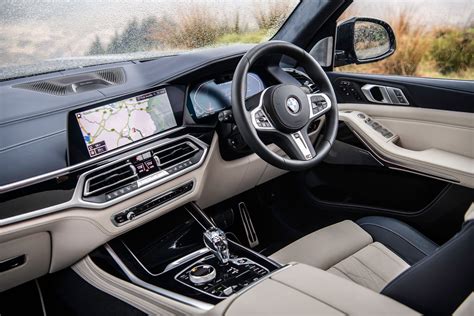 BMW X7 (2020) Interior Layout, Dashboard & Infotainment | Parkers