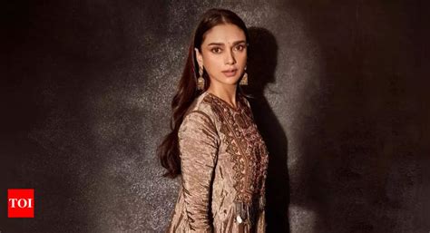 Festive Season Style Aditi Rao Hydari Shows Off Her Ethnic Kalidar