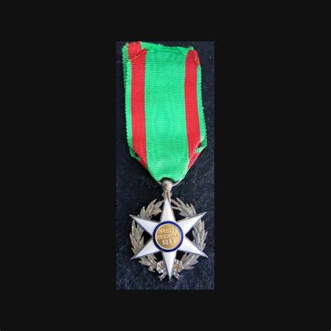 Médaille de chevalier de l Ordre du mérite agricole en émail et argent