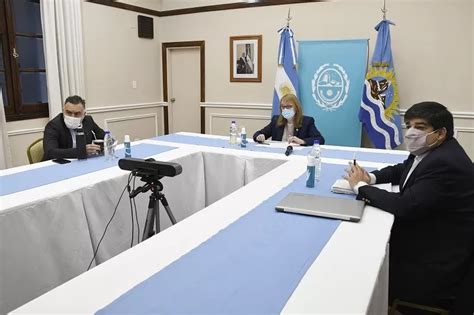 Alicia Kirchner en reunión con Alberto El 11 de la población en